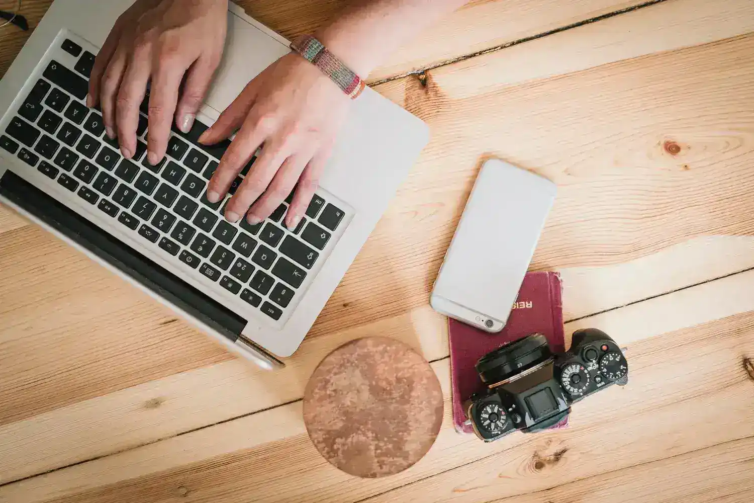 Rutina de claves para 2025: NFC en teléfonos, USB-C en ordenadores portátiles y una copia de seguridad etiquetada en casa